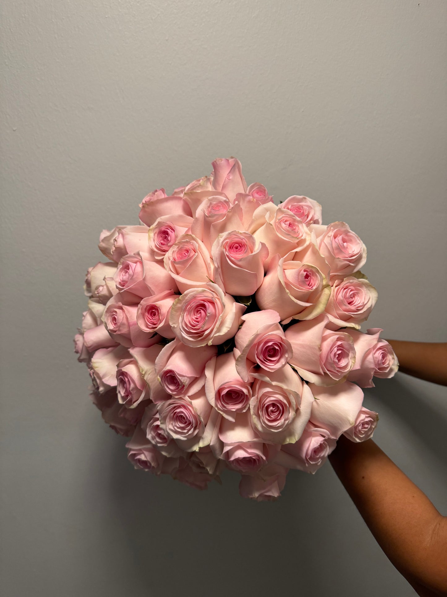 Luxurious Pink Roses Bouquet