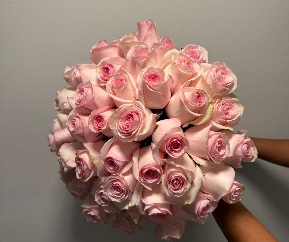 Luxurious Pink Roses Bouquet