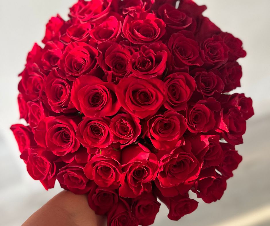 Luxurious Red Roses Bouquet